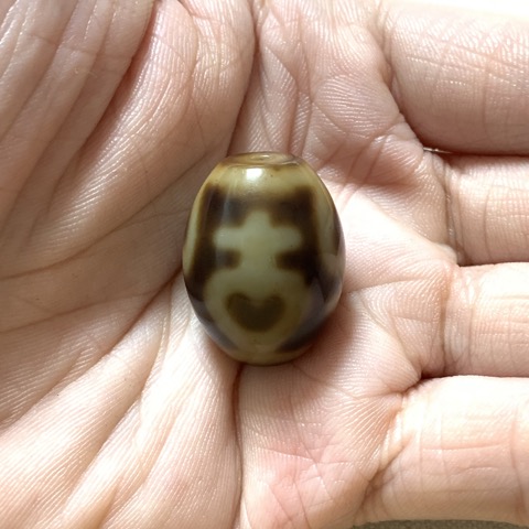 Vase Dalo Dzi Bead with Blood Spots