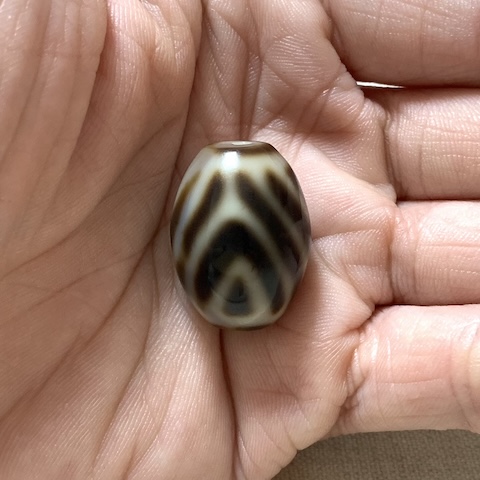 Four Peak Dalo Dzi Bead